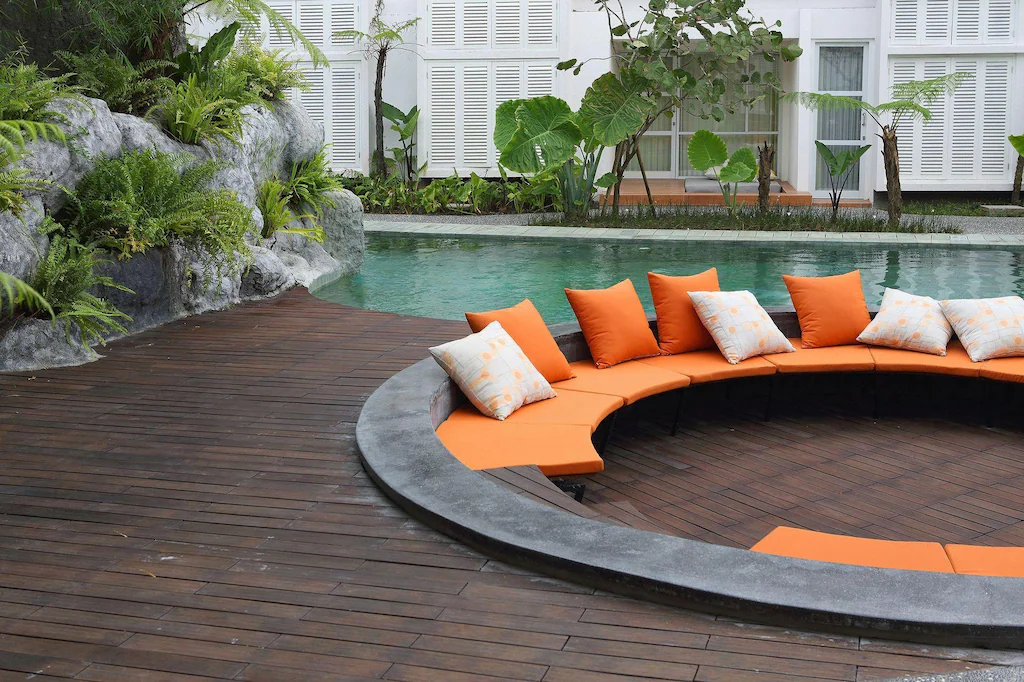 SultranzHoliday | 10 hotel jogja instagramable untuk Staycation YATS Colony | Kolam renang dan pool access kamar di YATS Colony, hotel jogja instagramable dengan desain minimalis modern.